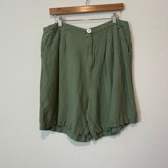 Esby Apparel Sage Green High Rise Pleated Trouser Shorts Women's Size 12 - Picture 2 of 7